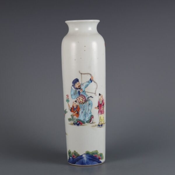 Qing Dynasty Yongzheng period blue and white painted bow-shaped image leg vase - Image 9