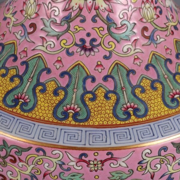 landscape two-ear vase made in the Qianlong period of the Qing Dynasty - Image 2