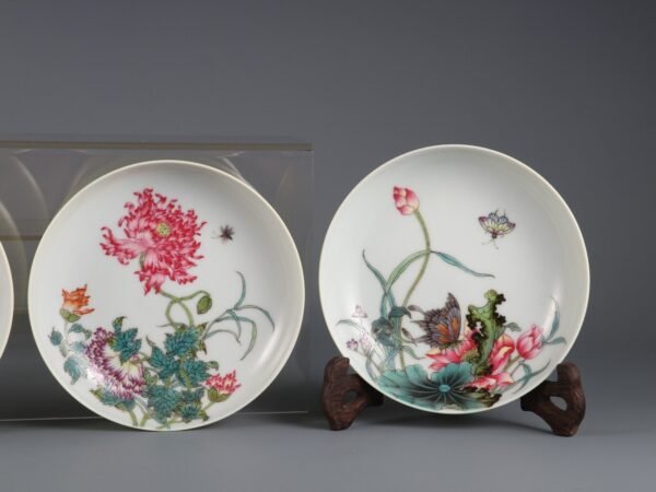 four seasons flower small plates made in the Yongzheng period of the Qing Dynasty