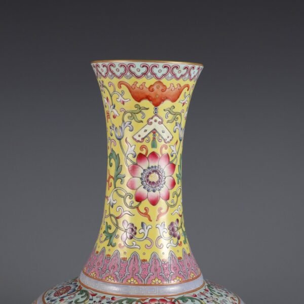 famille rose peony pattern appreciation vase made in the Yongzheng period of the Qing Dynasty - Image 3