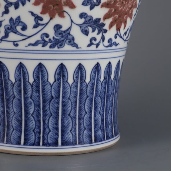 vaseblue and white underglaze red lotus pattern made in the Qianlong period of the Qing Dynasty - Image 3