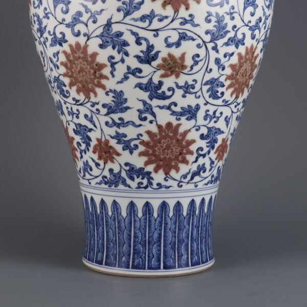 vaseblue and white underglaze red lotus pattern made in the Qianlong period of the Qing Dynasty - Image 4