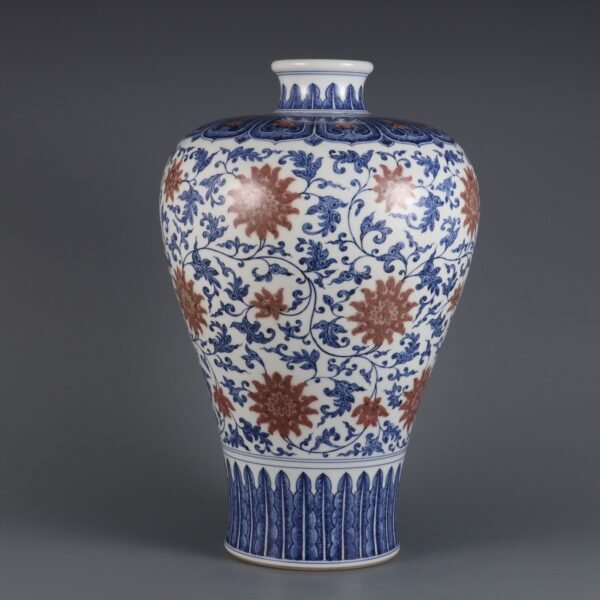 vaseblue and white underglaze red lotus pattern made in the Qianlong period of the Qing Dynasty - Image 2