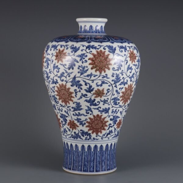 vaseblue and white underglaze red lotus pattern made in the Qianlong period of the Qing Dynasty