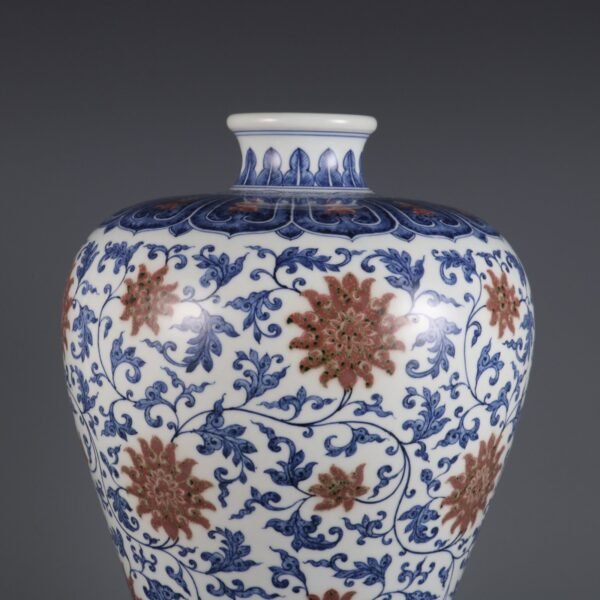 vaseblue and white underglaze red lotus pattern made in the Qianlong period of the Qing Dynasty - Image 5