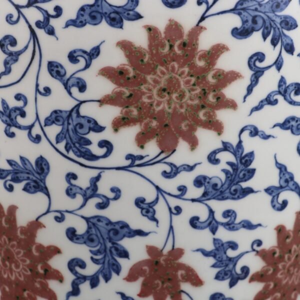 vaseblue and white underglaze red lotus pattern made in the Qianlong period of the Qing Dynasty - Image 6