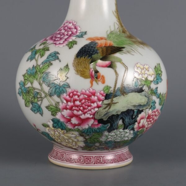 peony-patterned vases made in the Yongzheng period of the Qing Dynasty - Image 3