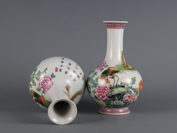 peony-patterned vases made in the Yongzheng period of the Qing Dynasty - Image 2