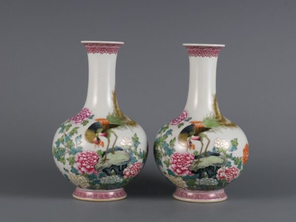 peony-patterned vases made in the Yongzheng period of the Qing Dynasty