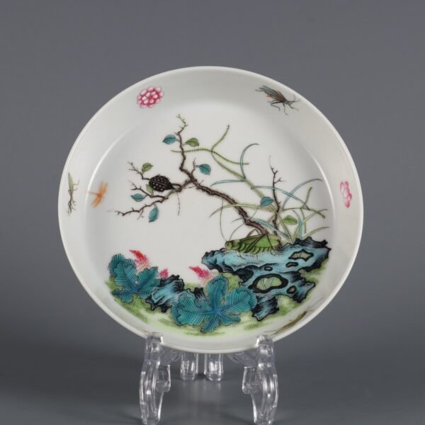 Qing Dynasty Yongzheng period powder color insect grass pattern flat foot plate