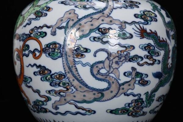 Qing Dynasty Qianlong period, blue and white doucai nine-dragon gourd bottle - Image 7