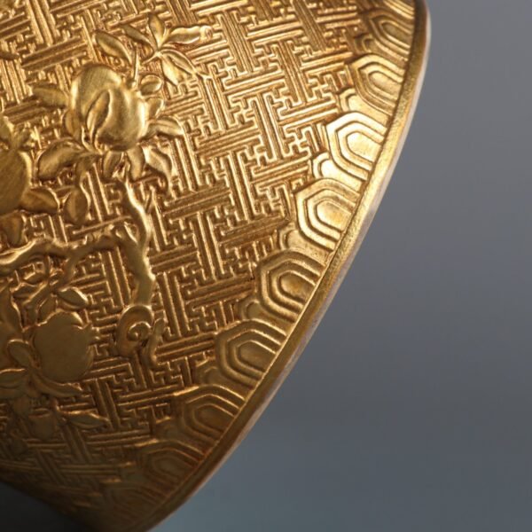 Qing Dynasty Qianlong Period Gold Carved Three-Dollar Pattern Rattle Bell Zun - Image 5