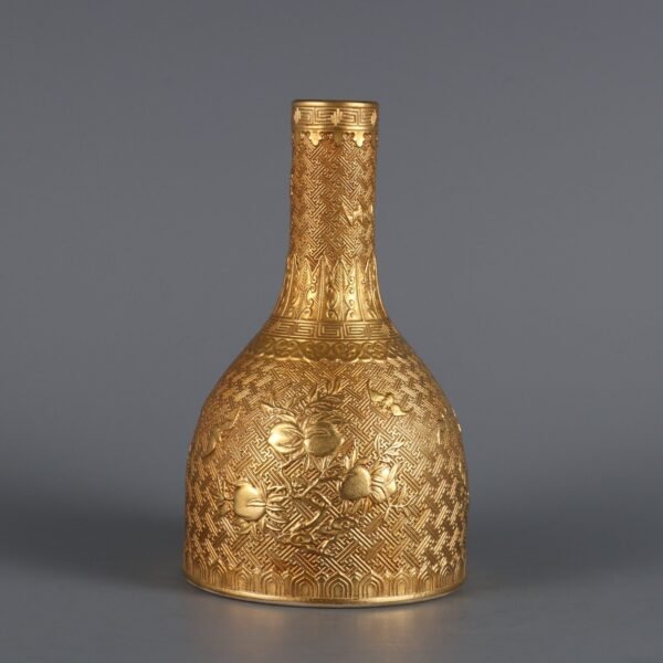 Qing Dynasty Qianlong Period Gold Carved Three-Dollar Pattern Rattle Bell Zun