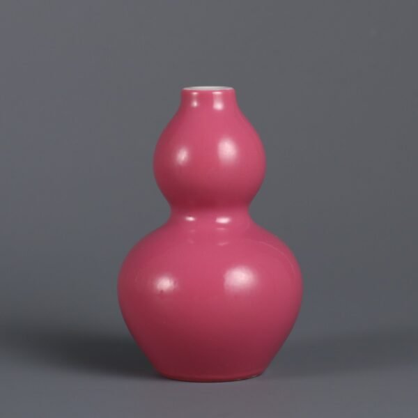 A pair of rouge-red glaze gourd snuff bottles made in the Qianlong period of the Qing Dynasty - Image 7