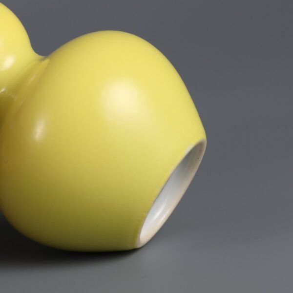 A pair of lemon yellow glaze gourd snuff bottles made in the Qianlong period of the Qing Dynasty - Image 7
