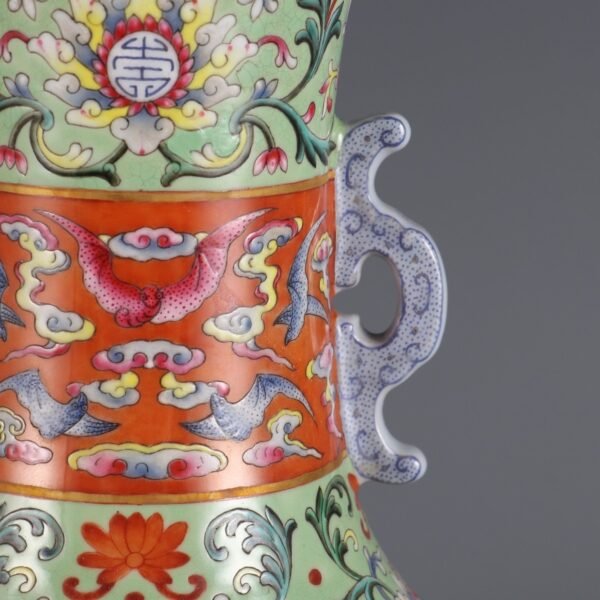 Qing Dynasty Qianlong period pink enamel crane pattern double-handled appreciation vase - Image 3