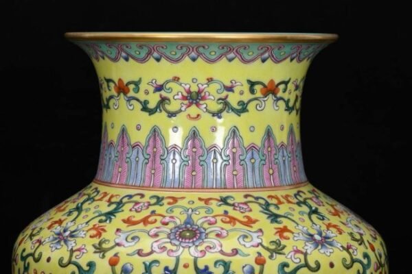 Qing Dynasty, Qianlong period, enameled yellow ground lady's poetry winter melon vase - Image 2