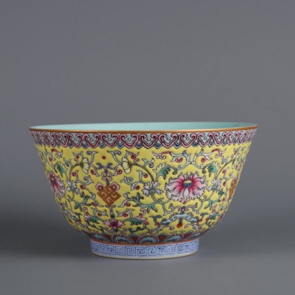 Yellow-ground enamel passionflower-patterned bowl, made in the Qianlong period of the Qing Dynasty - Image 2