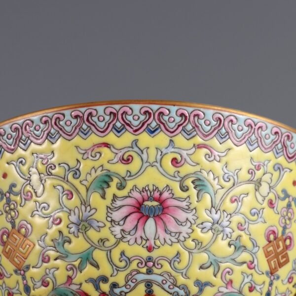 Yellow-ground enamel passionflower-patterned bowl, made in the Qianlong period of the Qing Dynasty - Image 4