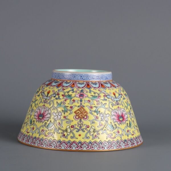 Yellow-ground enamel passionflower-patterned bowl, made in the Qianlong period of the Qing Dynasty - Image 5