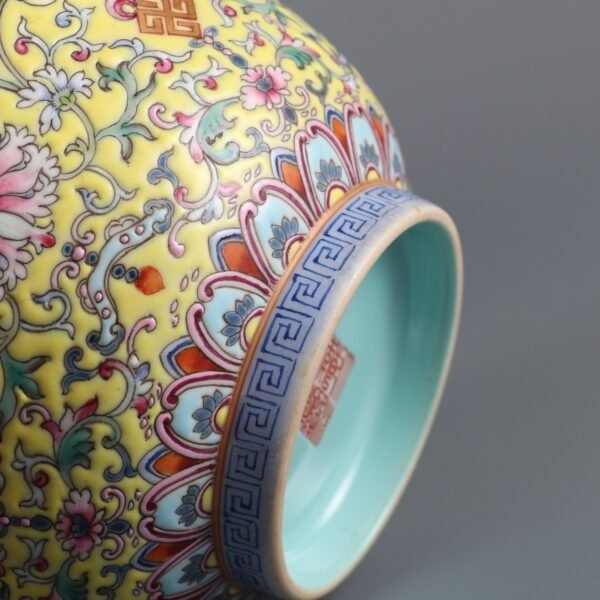Yellow-ground enamel passionflower-patterned bowl, made in the Qianlong period of the Qing Dynasty - Image 7