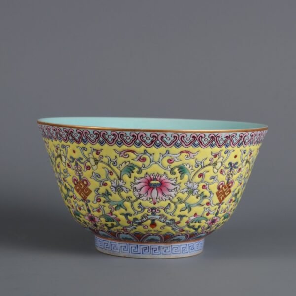 Yellow-ground enamel passionflower-patterned bowl, made in the Qianlong period of the Qing Dynasty - Image 8