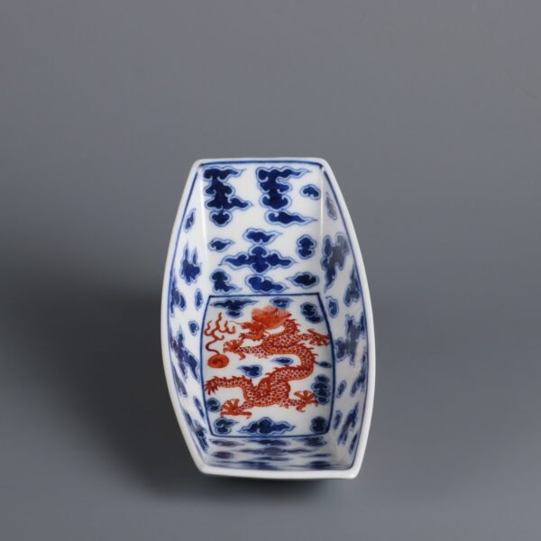 Qing Dynasty Yongzheng Period Blue and white with alum red color cloud dragon pattern tea boat - Image 6