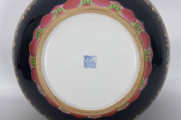Qing Dynasty, Qianlong period, enameled blue and gold-painted double-handled swallow jar - Image 7