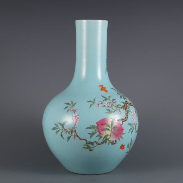 Qing Dynasty Qianlong period turquoise green ground pink nine peach pattern celestial globe vase - Image 4