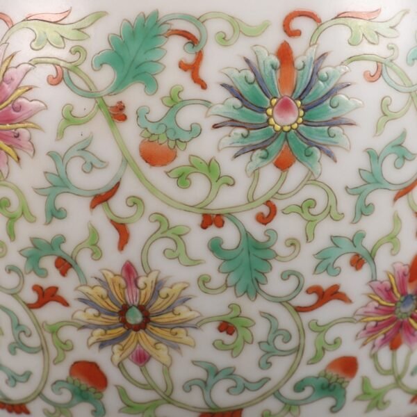 Made in the Daoguang Period of the Qing Dynasty Pomegranate vase with lotus and eight treasures - Image 8