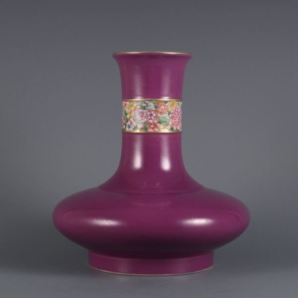 flower pattern mustard vase made in the Yongzheng period of the Qing Dynasty