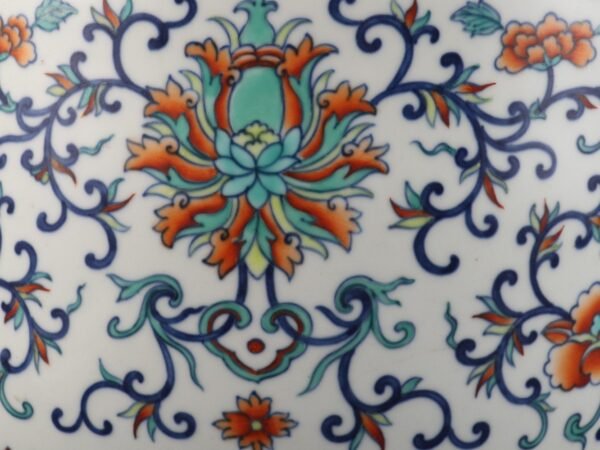 Doucai lotus flowerpot made in the Yongzheng period of the Qing Dynasty - Image 5