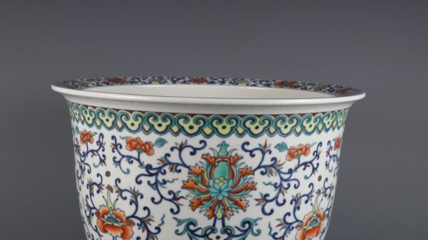 Doucai lotus flowerpot made in the Yongzheng period of the Qing Dynasty - Image 6