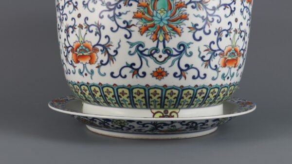 Doucai lotus flowerpot made in the Yongzheng period of the Qing Dynasty - Image 7