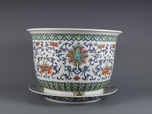 Doucai lotus flowerpot made in the Yongzheng period of the Qing Dynasty