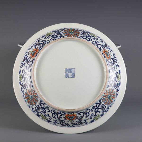 Doucai lotus flowerpot made in the Yongzheng period of the Qing Dynasty - Image 8