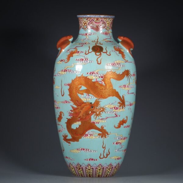 Qing Dynasty Qianlong period green ground pink enamel cloud dragon pattern Fu ear plum vase - Image 2