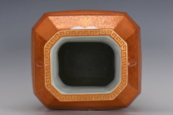 Qing Dynasty, Qianlong period, enameled and gilded square vase with double handles - Image 7