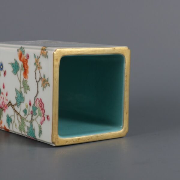 pattern made in pastel colors during the reign of Emperor Qianlong of the Qing Dynasty - Image 3