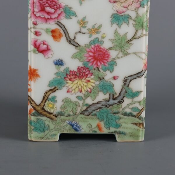 pattern made in pastel colors during the reign of Emperor Qianlong of the Qing Dynasty - Image 5