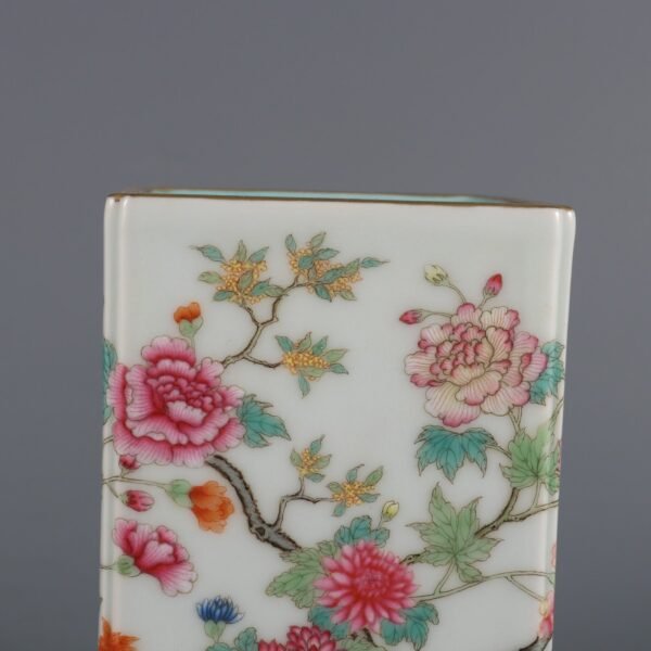 pattern made in pastel colors during the reign of Emperor Qianlong of the Qing Dynasty - Image 6