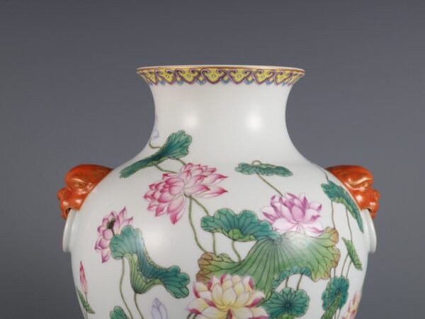 Qing Dynasty Qianlong period pink lotus pattern animal ears arhat vase - Image 5