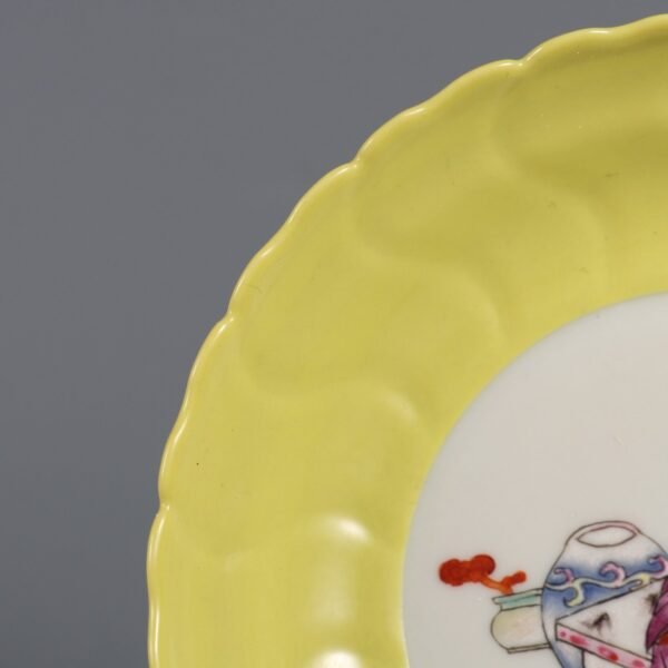 yellow glaze glazed chrysanthemum-petal plates made in the Qianlong period of the Qing Dynasty - Image 9