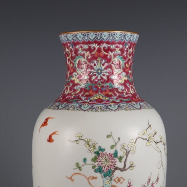 Qing Dynasty Qianlong period powder enamel Bogu pattern appreciation vase - Image 4