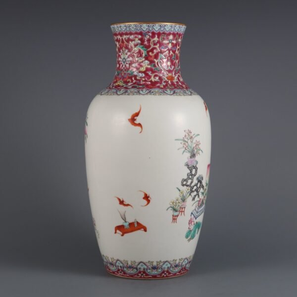 Qing Dynasty Qianlong period powder enamel Bogu pattern appreciation vase - Image 5