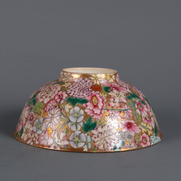 Qing Dynasty Qianlong Period Gold Ground Famille Rose Thousand Flower Pattern Palace Bowl - Image 2