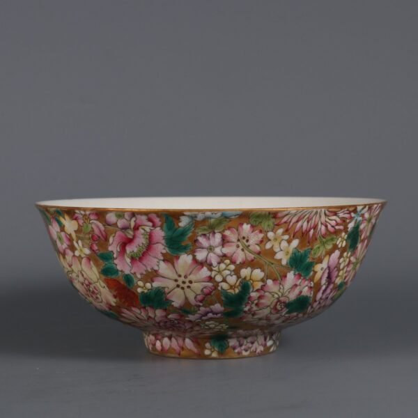 Qing Dynasty Qianlong Period Gold Ground Famille Rose Thousand Flower Pattern Palace Bowl