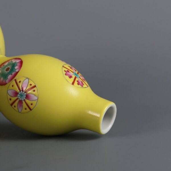 famille rose leather ball pattern gourd vase made in the Qianlong period of the Qing Dynasty - Image 3