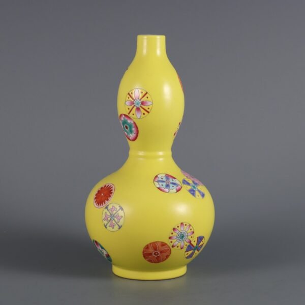 famille rose leather ball pattern gourd vase made in the Qianlong period of the Qing Dynasty - Image 5