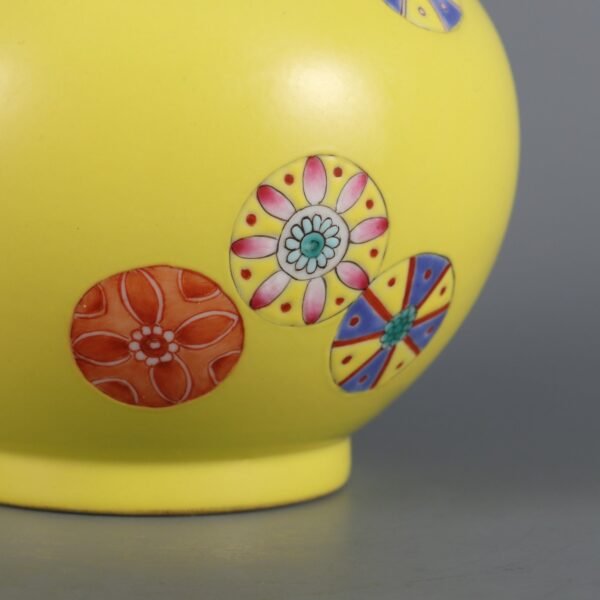 famille rose leather ball pattern gourd vase made in the Qianlong period of the Qing Dynasty - Image 6